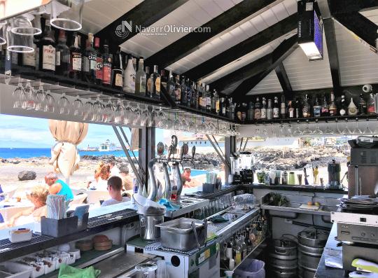 Interior de chiringuito de playa de 20 m2 . navarrolivier.com