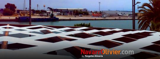Pergola de luz filtrada en maetrial microperforado