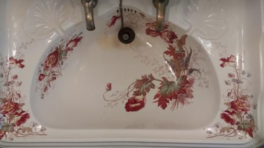 Lavabo decorado.