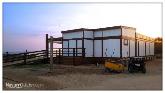 Construcción de chiringuito sobre forjado construido en madera para exterior