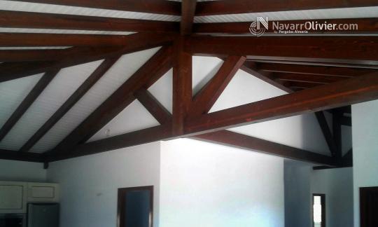 Interior de casa de madera a 34aguas