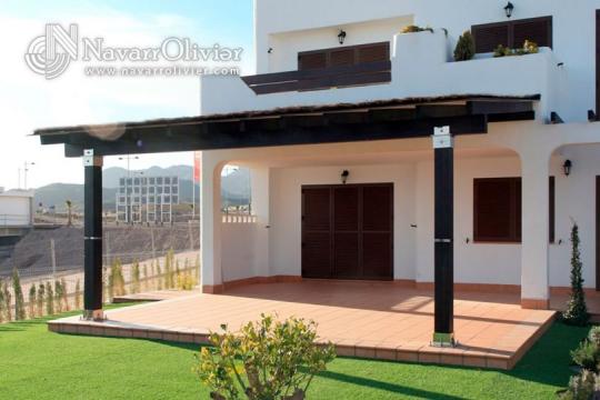 Pérgola de madera adosada para vivienda unifamiliar