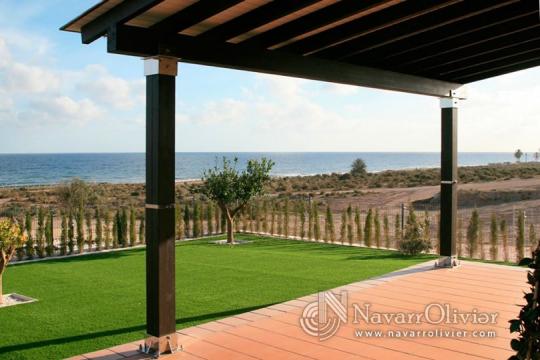 Pérgola adosada en blanco y newgor. almería