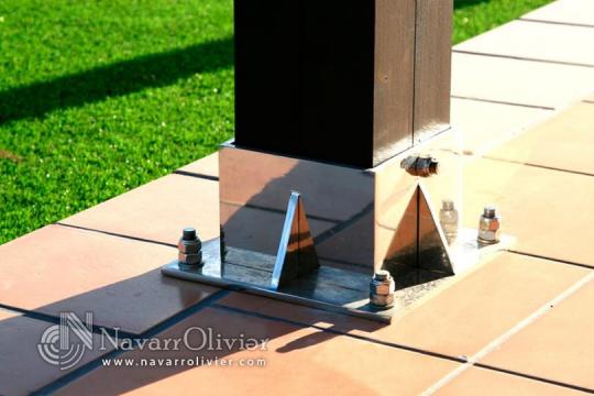Pergola de madera con pie en acero inox