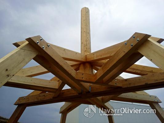 Estructura de cubierta en madera laminada
