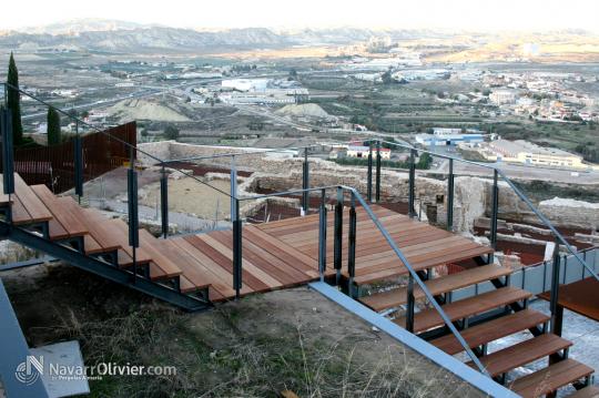 Escalera exterior en jatova y metal by NavarrOlivier.com