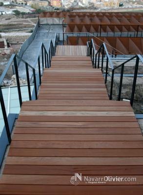Escalera en Madera exotica para exterior