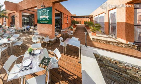 Terraza de restaurante en tarima de madera para exterior
