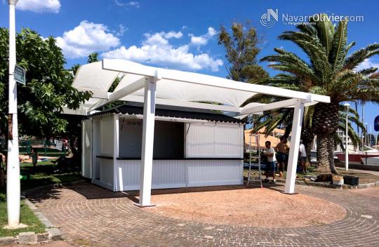 Kiosco de madera a 4 aguas con pérgola voladizo