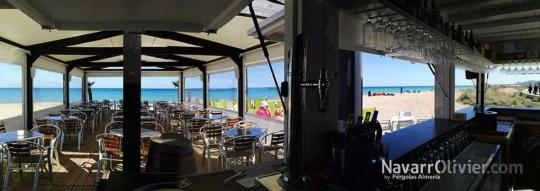 Panoramica de chiringuito desmontable de temporada en madera