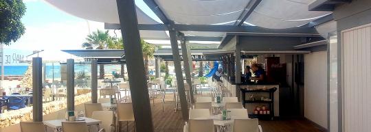 Chiringuito en módulos con pérgola