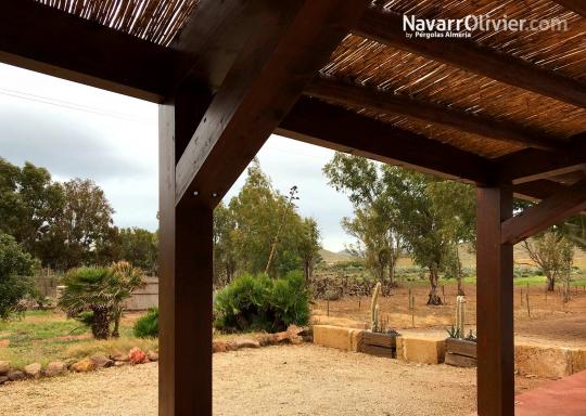 Fabricacion de pergolas para casas rurales y cortijos