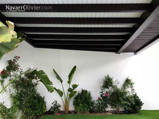 Sombraje suspendido en madera para exterior
