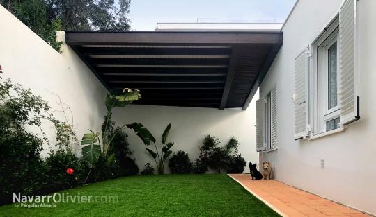 pergola minimalista en madera