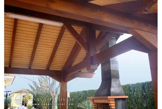 Cubierta en madera para exterior con barbacoa