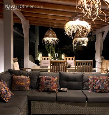 Pergola en madera y tronco para atico