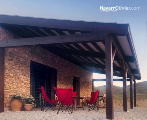 Tejado exterior para casa rural en madera tratada