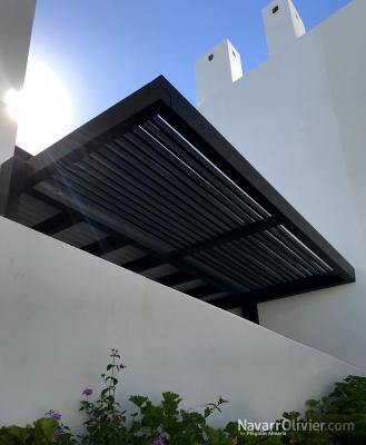 pérgola de madera laminada en segunda residencia