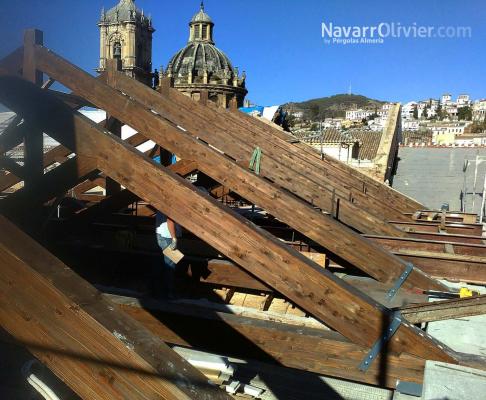 MOntaje de cubierta en madera laminada, Univeridad de Granada
