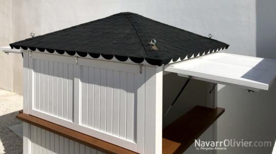 kiosco de madera a 4 aguas acabado en blanco