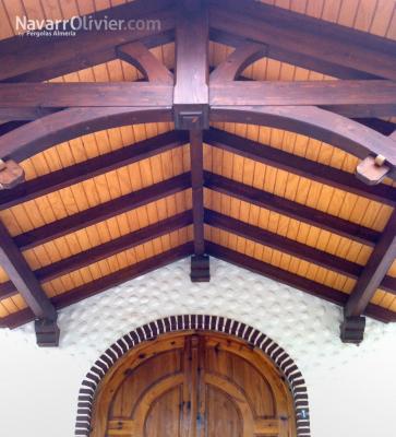 pergola adosada a 2 aguas en carpinteria tradicional de madera