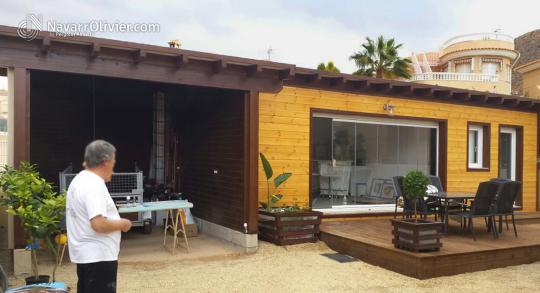 Casa de madera con cortina de cristal