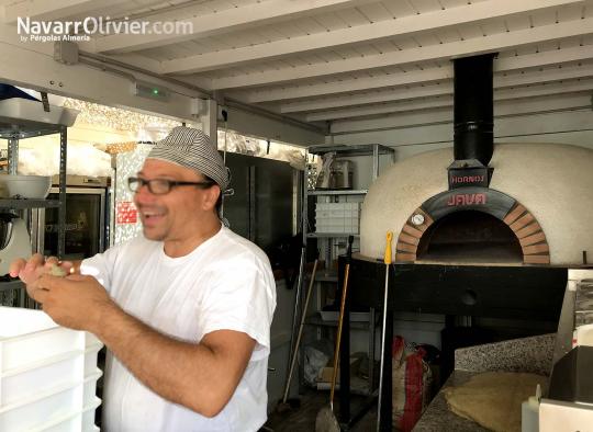 Modulo de madera para pizzeria de playa