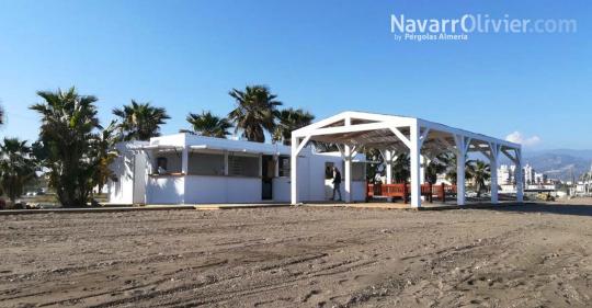 Modulo de chiringuito y pergola de madera
