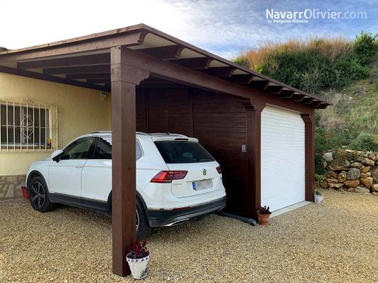 Aparcamiento privado de madera con garaje