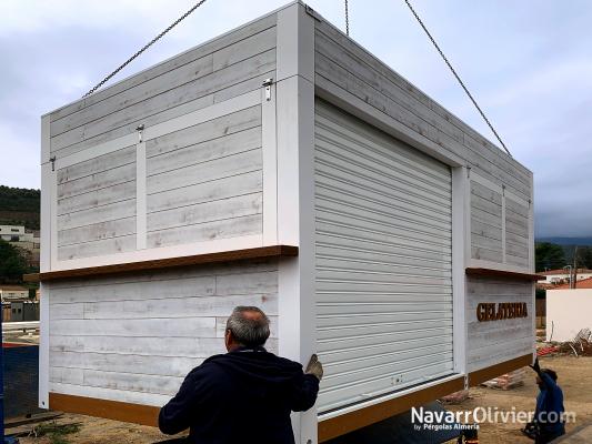 Montaje de módulo de madera para gelateria