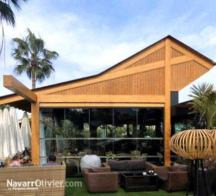 Terraza con cubierta y cerramiento para comedor esterior de restaurante
