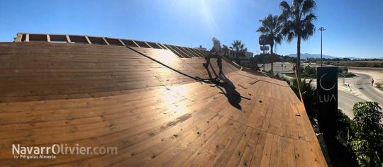Montaje de cubierta para terraza de madera