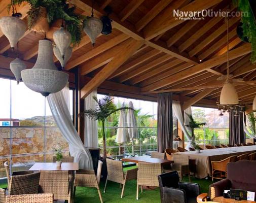 Terraza de madera para restaurante