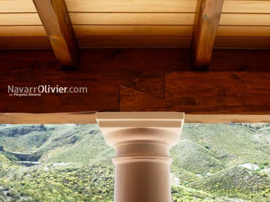 Cubierta de madera sobre columnas preformadas de hormigon