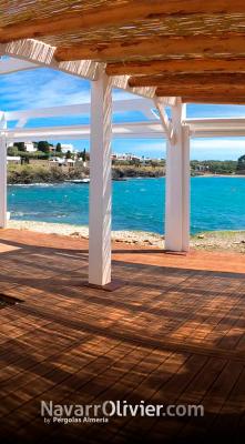 Terraza de madera para chiringuitoo en cadaques
