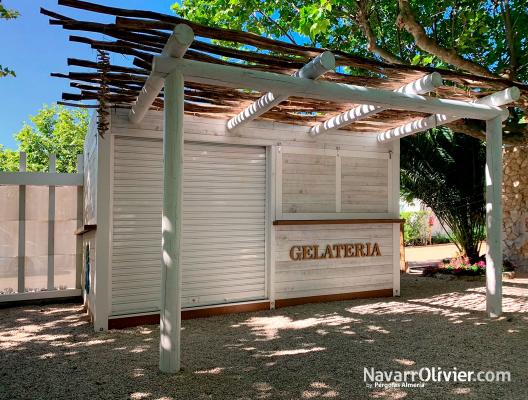 Chiringuito de madera para heladeria en Girona
