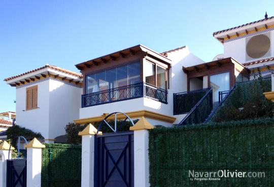Cerramiento de madera y cristal para duplex