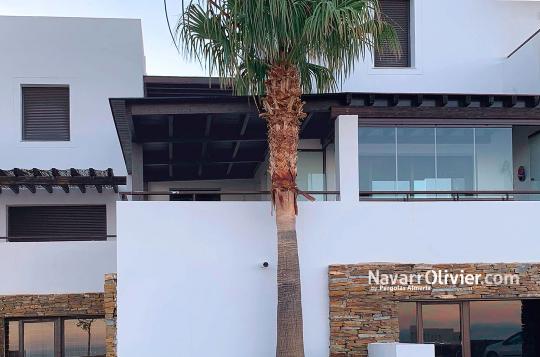 Reforma de piso vacacional con pergola y cerramiento