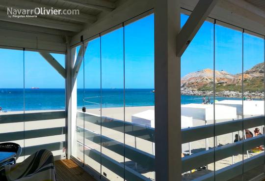 Beach club de madera en Gibraltar