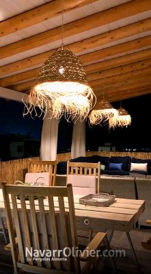 Pérgola de madera y tronco calibrado para terraza de ático