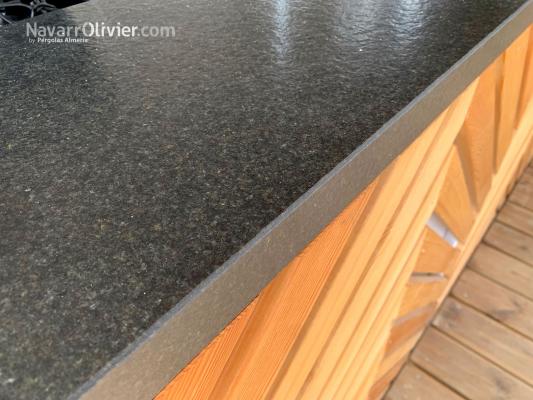 Barra de piedra natural para chiringuito modular de madera