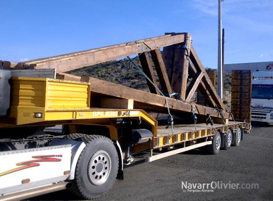 Construccion de cubiertas en madera recuperada con cercha española