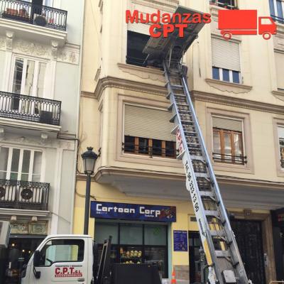 grua montamuebles en Valencia