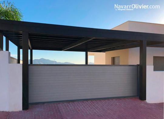 Techo con estructura de madera para aparcamiento