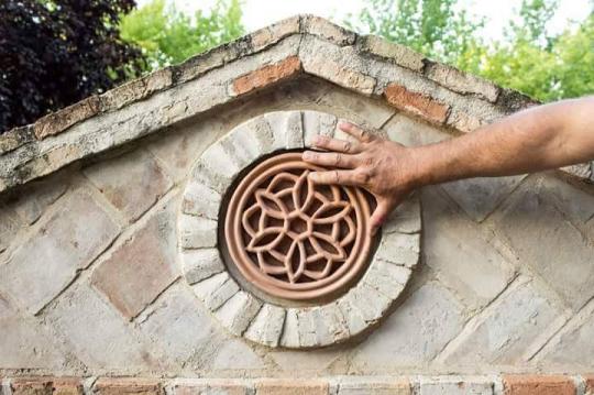 Rejilla de ventilación decorativa.