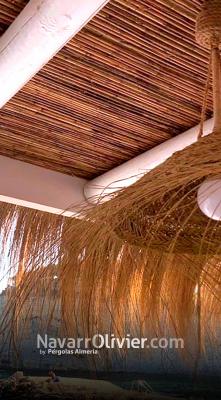 pergola para terraza con cñizo y carritx natural