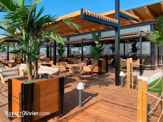 Restaurante conterraza mirador construido por navarrolivier