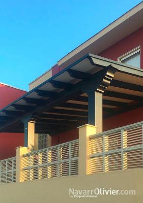 Pérgola de madera para terraza de vivienda