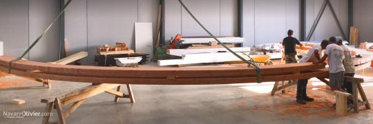 Mecanizado de vigas de madera curvas de 12 m de luz