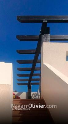 Montaje de pérgola para terraza de áticvo